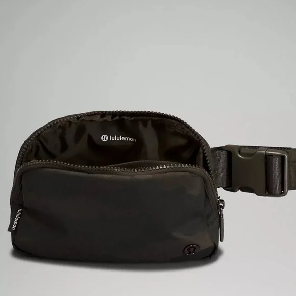 Lululemon Everywhere Belt Bag Camo Crossbody Sling Bag Nwt - Picture 2 of 6